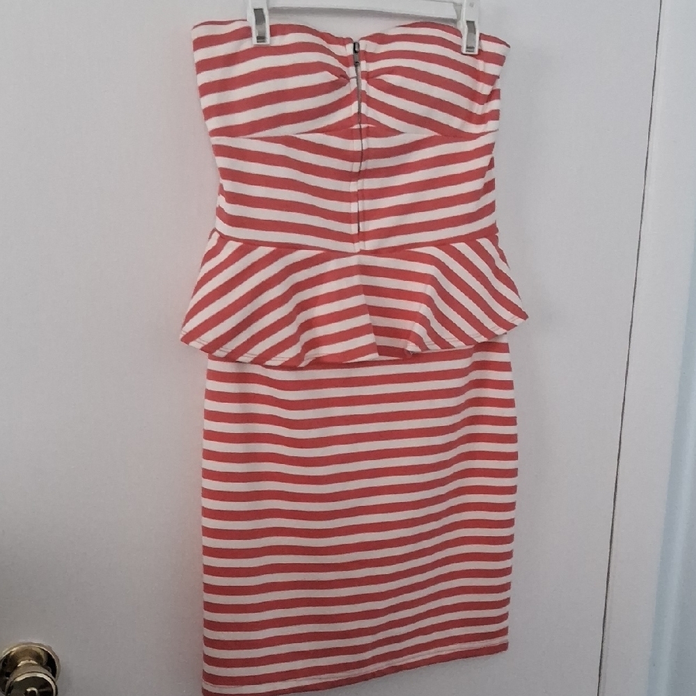 Coral and White,Striped,Bodycon,Mini Dress with Built In Bra & Front Zipper🤎🤍